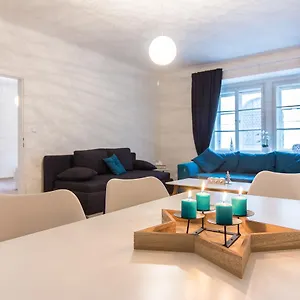 charles-bridge-apartment-prague.praguehotelsweb.com/